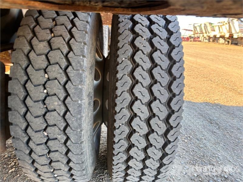 Doepker 53 ft Tri/A Folding Neck Trailer Низкорамные прицепы