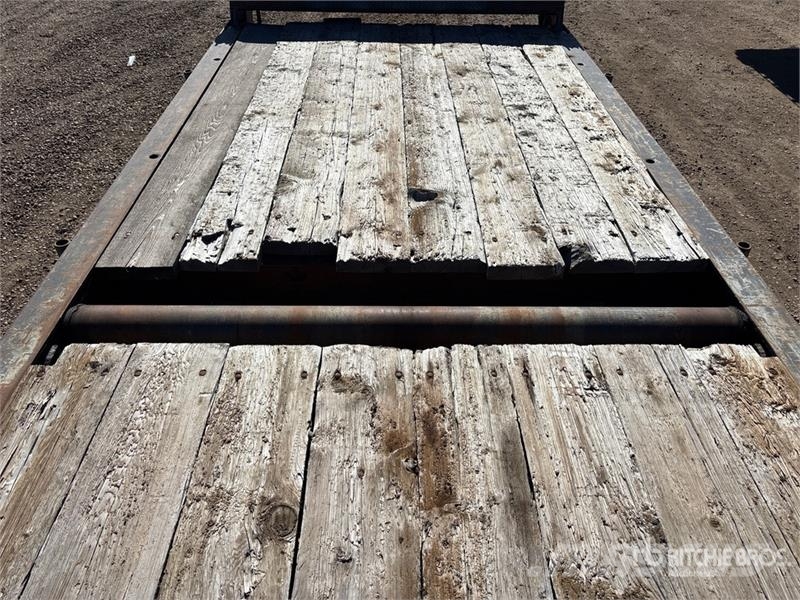 Doepker 53 ft Tri/A Folding Neck Trailer Низкорамные прицепы