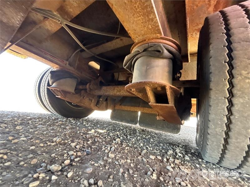 Doepker 53 ft Tri/A Folding Neck Trailer Низкорамные прицепы