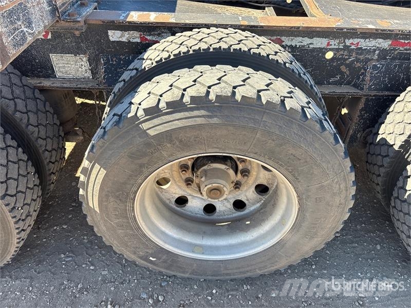 Doepker 53 ft Tri/A Hayrack Log Trailer За превоз на дървени трупи