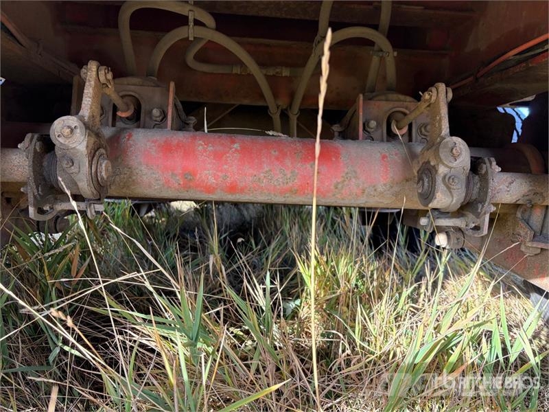 Doepker 55 ft Tri/A Folding Neck Trailer 平板拖车