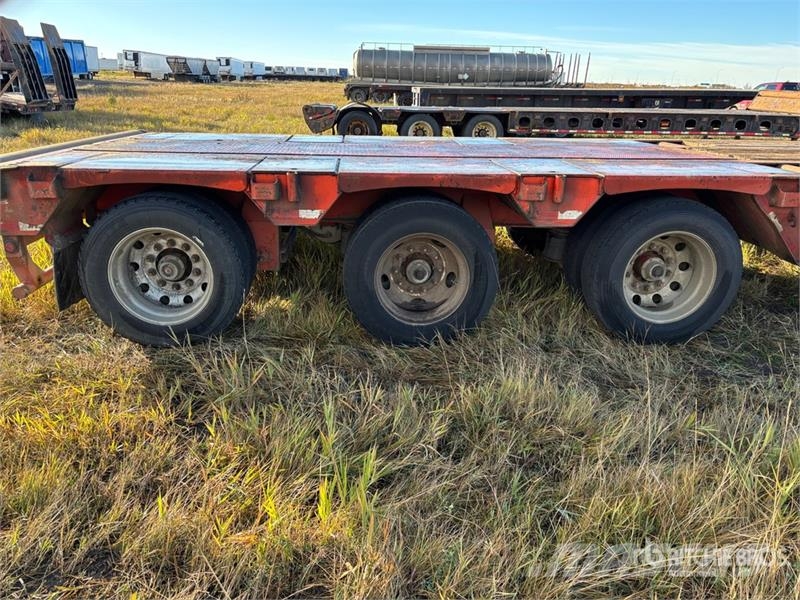 Doepker 55 ft Tri/A Folding Neck Trailer 平板拖车