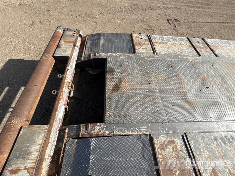 Doepker 55 ton 53 ft Tri/A Folding Neck Trailer Низкорамные прицепы