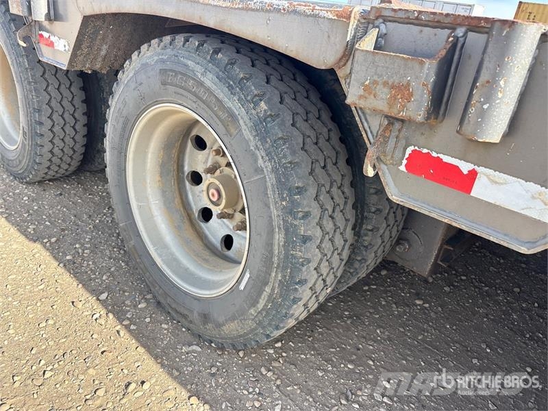 Doepker 55 ton 53 ft Tri/A Folding Neck Trailer Низкорамные прицепы