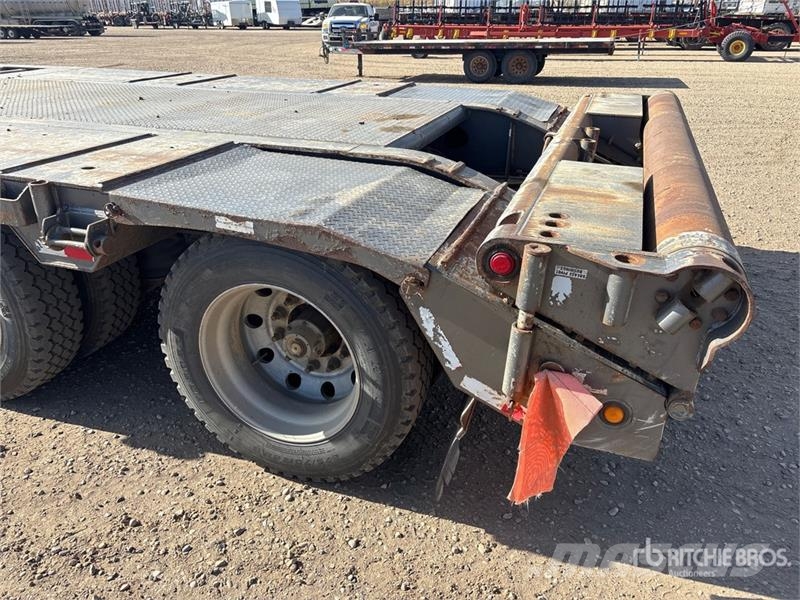 Doepker 55 ton 53 ft Tri/A Folding Neck Trailer Низкорамные прицепы