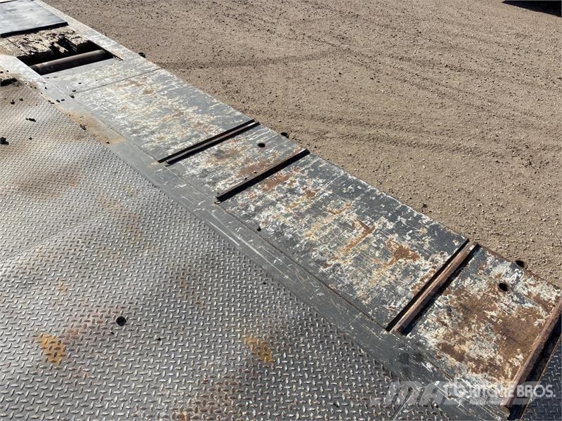 Doepker 55 ton 53 ft Tri/A Folding Neck Trailer Низкорамные прицепы