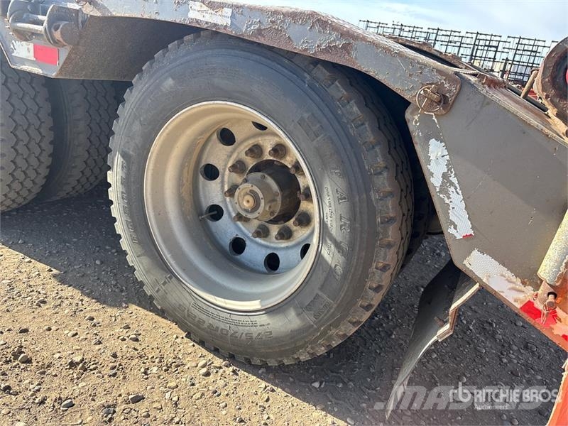 Doepker 55 ton 53 ft Tri/A Folding Neck Trailer Низкорамные прицепы