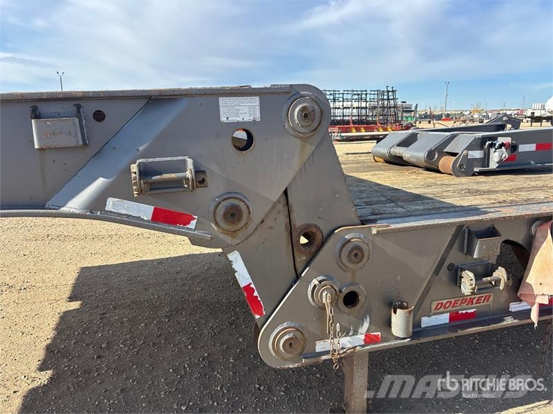 Doepker 55 ton 53 ft Tri/A Folding Neck Trailer Низкорамные прицепы