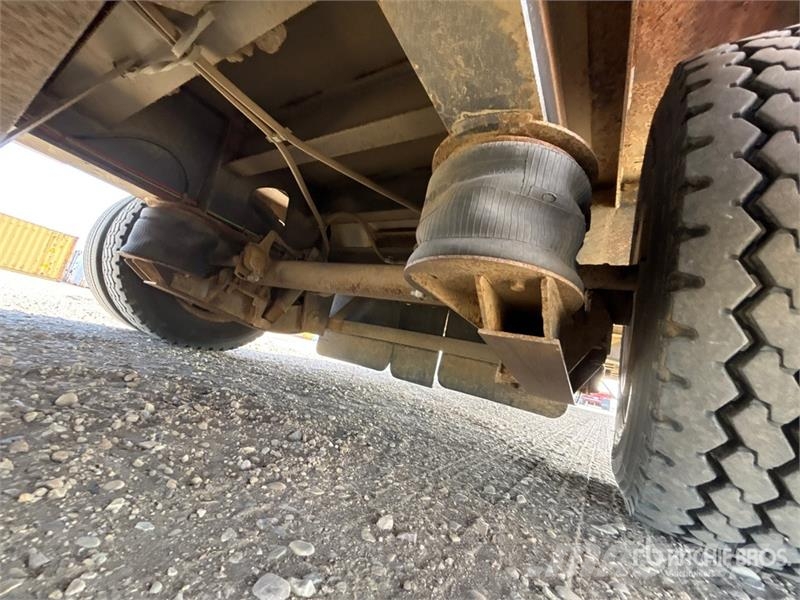 Doepker 55 ton 53 ft Tri/A Folding Neck Trailer Низкорамные прицепы
