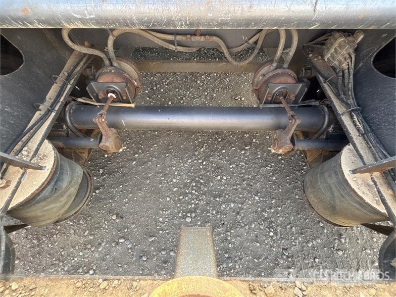 Doepker 55 ton 53 ft Tri/A Folding Neck Trailer Низкорамные прицепы