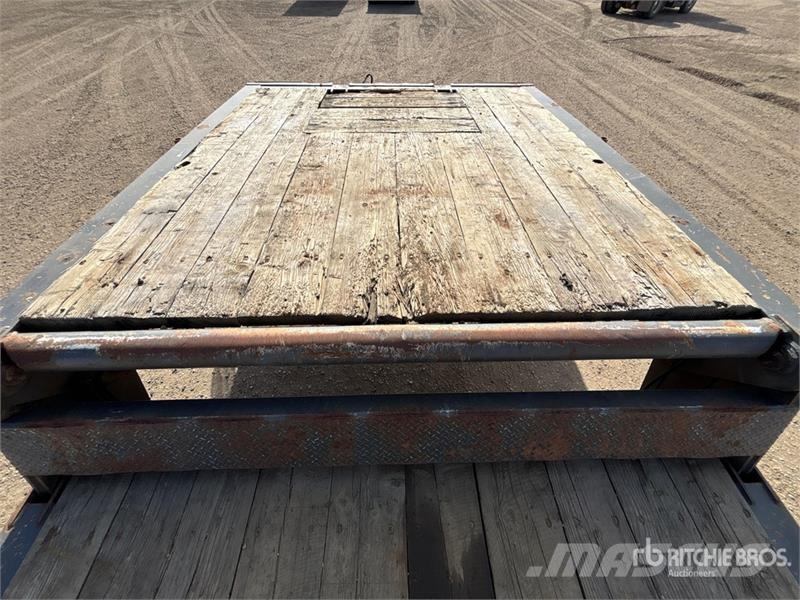 Doepker 55 ton 53 ft Tri/A Folding Neck Trailer Низкорамные прицепы