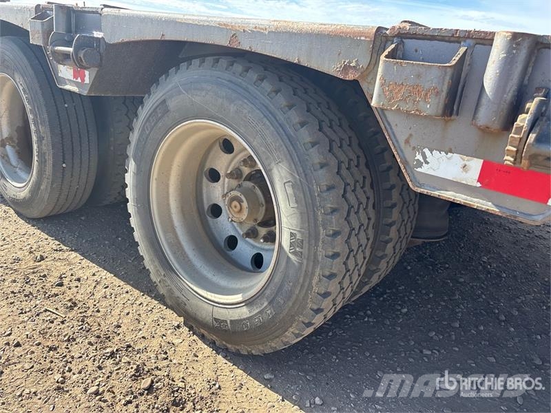 Doepker 55 ton 53 ft Tri/A Folding Neck Trailer Низкорамные прицепы