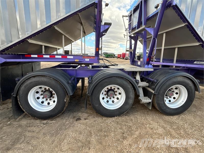 Doepker GB26435-L 28 ft Tri/A Super B-Train Lead Grain Tra Gabona átrakó kocsik