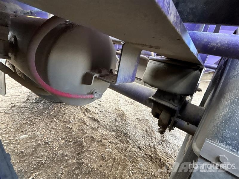 Doepker GB26435-L 28 ft Tri/A Super B-Train Lead Grain Tra Gabona átrakó kocsik