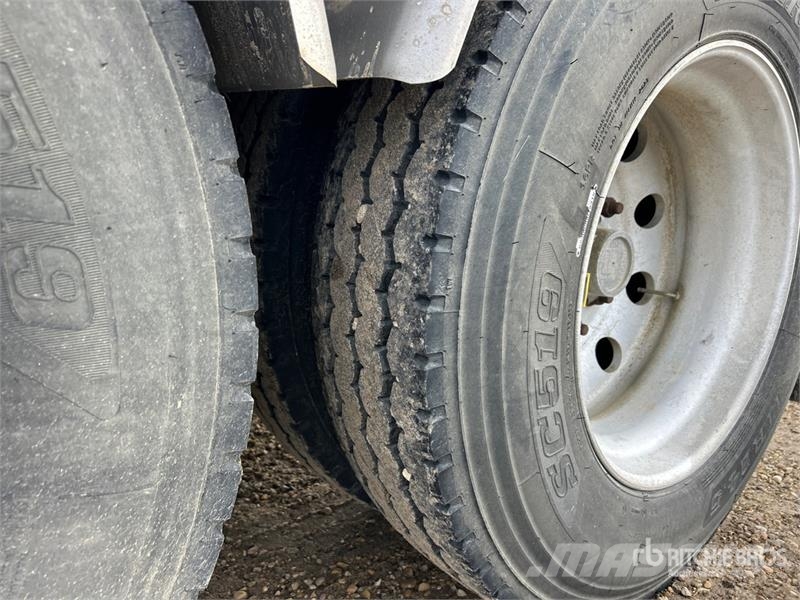 Doepker LB13257-R Super B-Train Pup Grain Trailer Viljavankrid