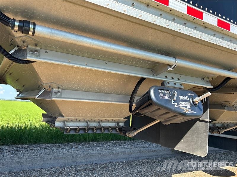 Doepker Legacy 28 ft Tri/A Super B-Train Lead Grain Traile Grain / Silage Trailers