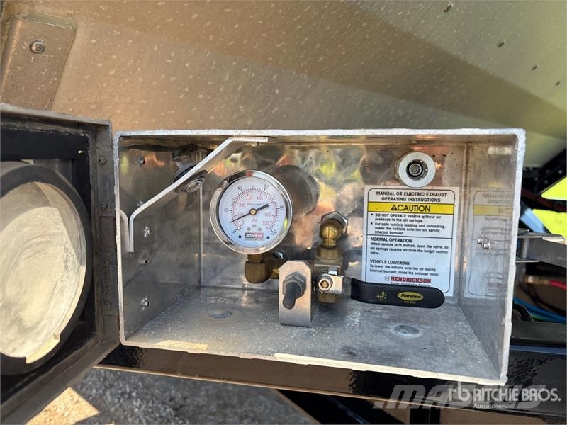Doepker Legacy 28 ft Tri/A Super B-Train Lead Grain Traile Grain / Silage Trailers