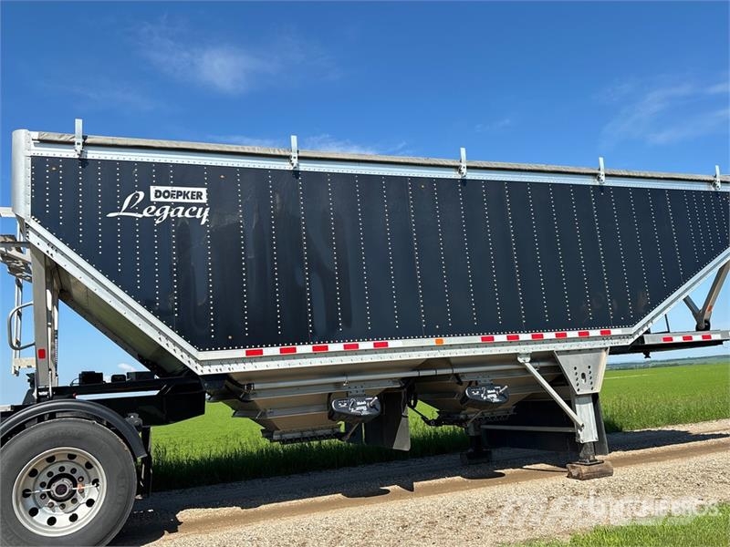 Doepker Legacy 28 ft Tri/A Super B-Train Lead Grain Traile Grain / Silage Trailers