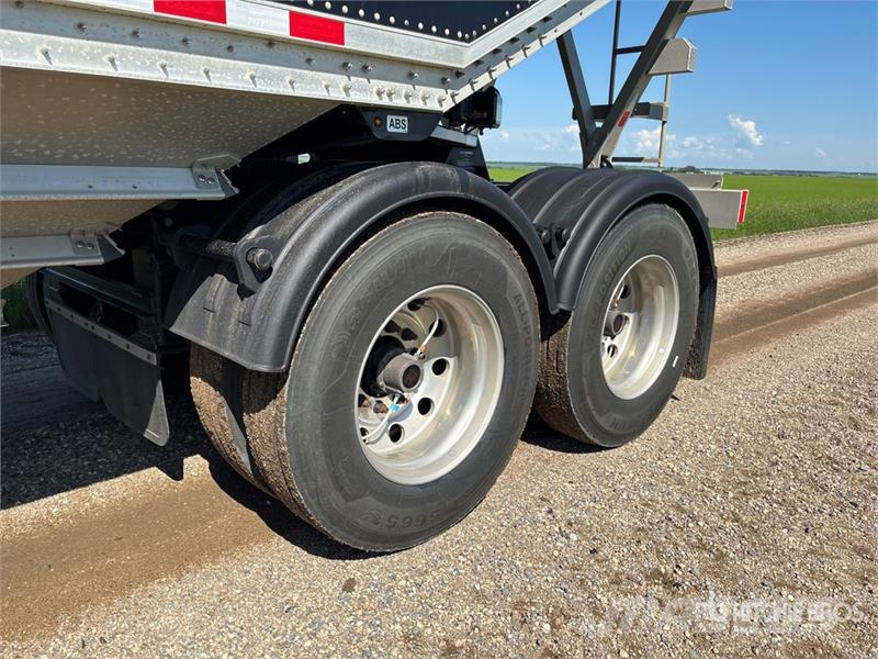 Doepker Legacy 28 ft Tri/A Super B-Train Lead Grain Traile Grain / Silage Trailers