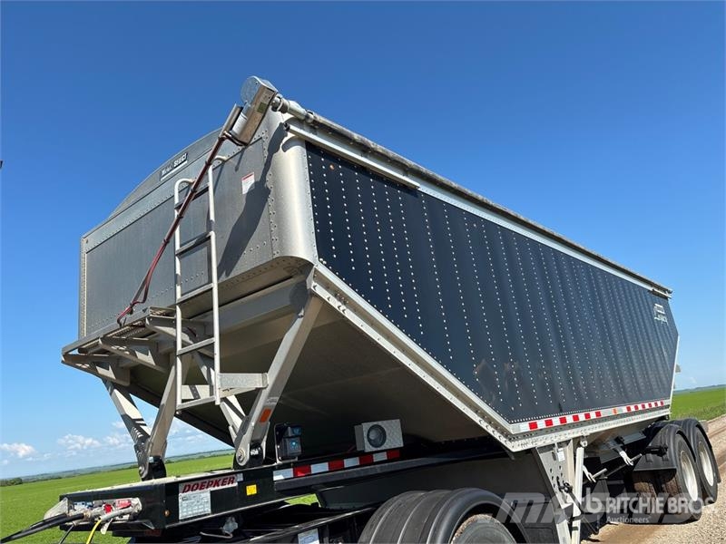 Doepker Legacy 28 ft Tri/A Super B-Train Lead Grain Traile Grain / Silage Trailers
