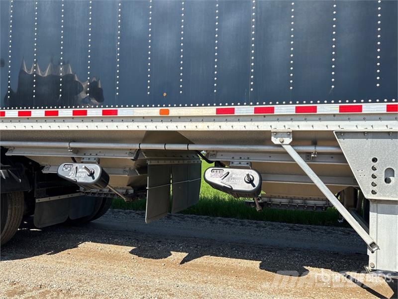 Doepker Legacy 28 ft Tri/A Super B-Train Lead Grain Traile Grain / Silage Trailers