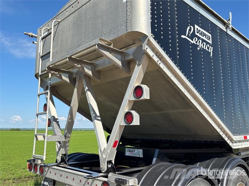 Doepker Legacy 28 ft Tri/A Super B-Train Lead Grain Traile Grain / Silage Trailers