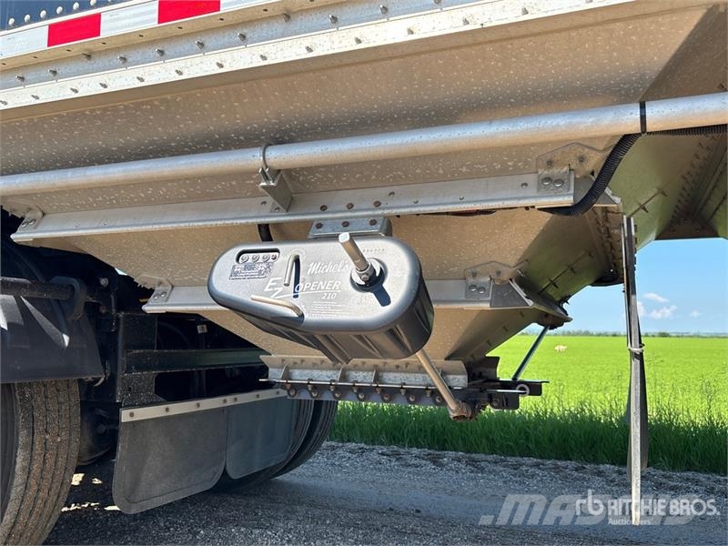 Doepker Legacy 28 ft Tri/A Super B-Train Lead Grain Traile Grain / Silage Trailers