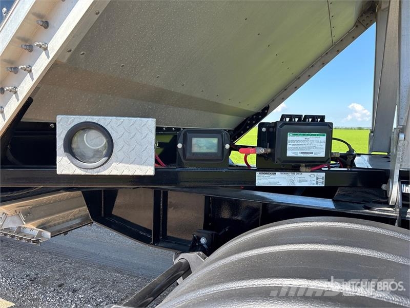 Doepker Legacy 28 ft Tri/A Super B-Train Lead Grain Traile Grain / Silage Trailers