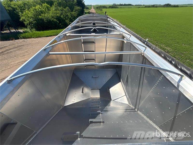 Doepker Legacy 28 ft Tri/A Super B-Train Lead Grain Traile Grain / Silage Trailers