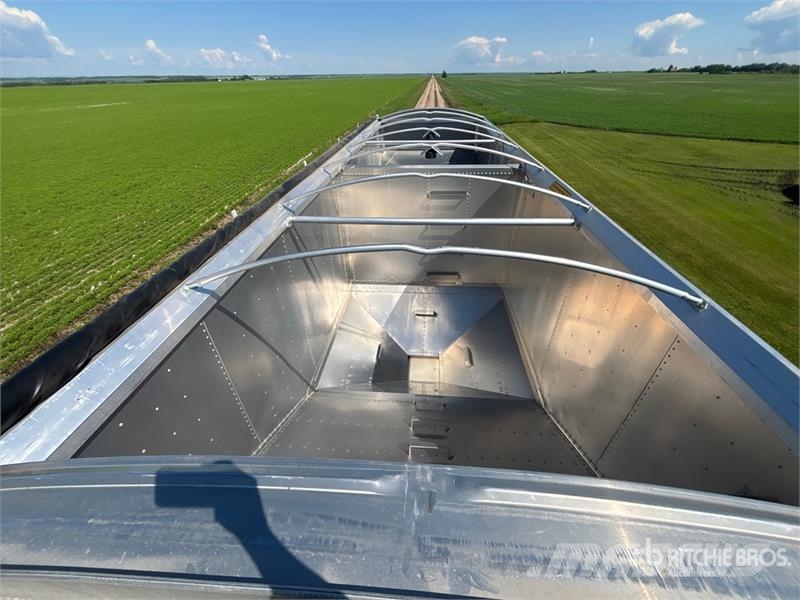 Doepker Legacy 28 ft Tri/A Super B-Train Lead Grain Traile Grain / Silage Trailers