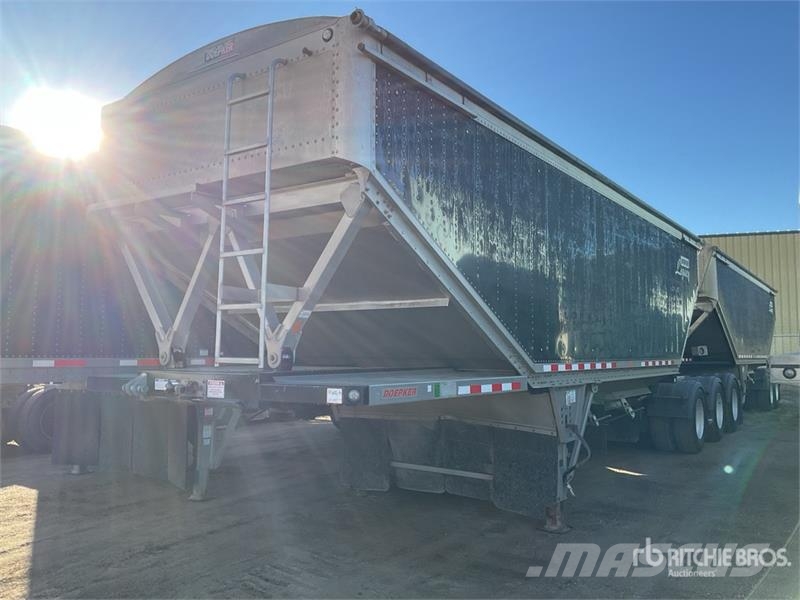 Doepker Legacy 28 ft Tri/A Super B-Train Lead Grain Traile Kornhengere