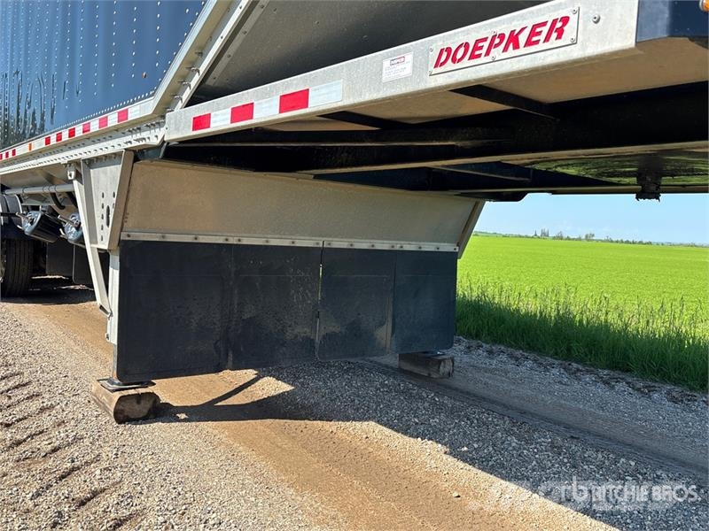 Doepker Legacy 28 ft Tri/A Super B-Train Lead Grain Traile Grain / Silage Trailers