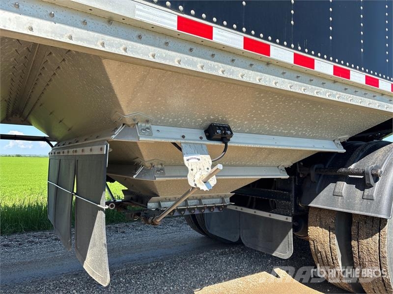 Doepker Legacy 28 ft Tri/A Super B-Train Lead Grain Traile Grain / Silage Trailers