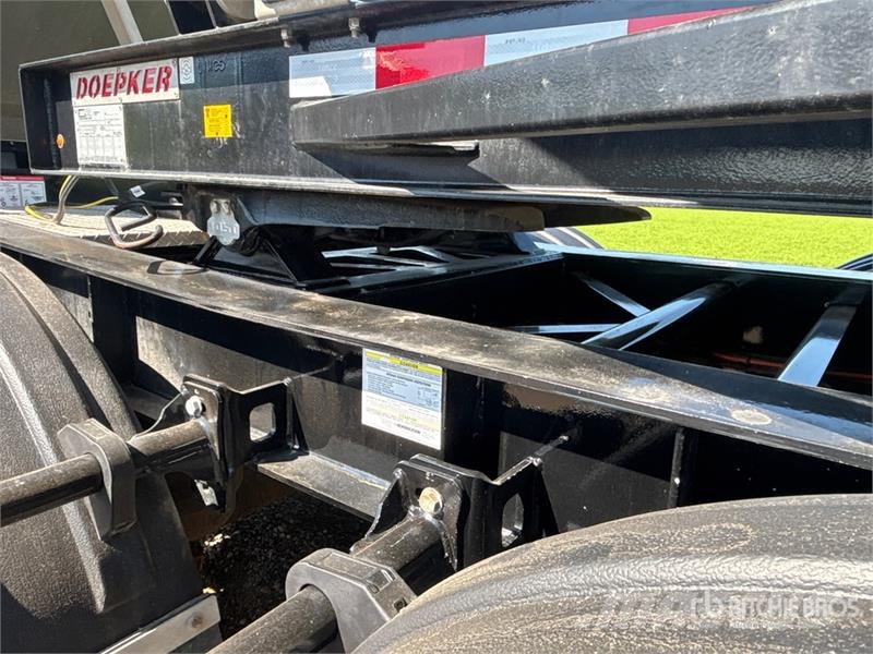 Doepker Legacy 28 ft Tri/A Super B-Train Lead Grain Traile Grain / Silage Trailers