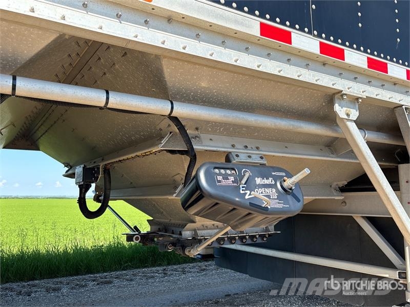 Doepker Legacy 28 ft Tri/A Super B-Train Lead Grain Traile Grain / Silage Trailers