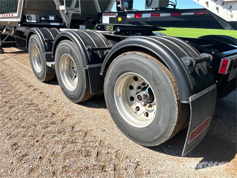 Doepker Legacy 29 ft Tri/A Super B-Train Lead Grain Traile مقطورة حبوب
