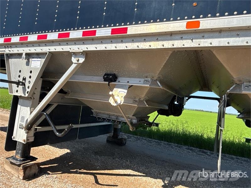 Doepker Legacy 29 ft Tri/A Super B-Train Lead Grain Traile مقطورة حبوب