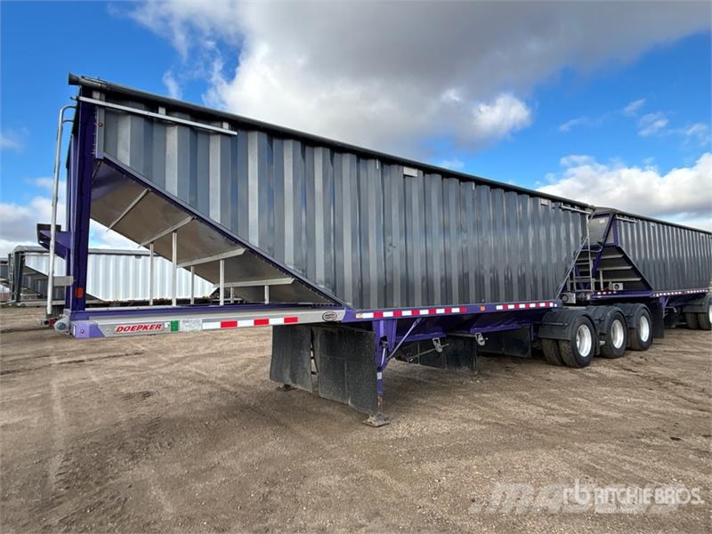 Doepker Super B-Train Grain Trailer Grain / Silage Trailers