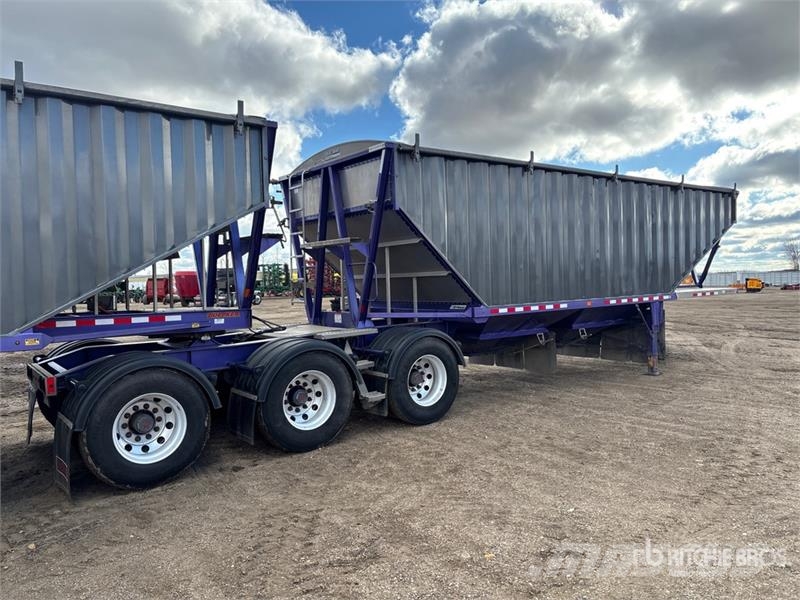 Doepker Super B-Train Grain Trailer Grain / Silage Trailers