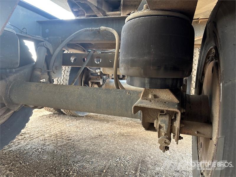 Doepker Super B-Train Grain Trailer مقطورة حبوب