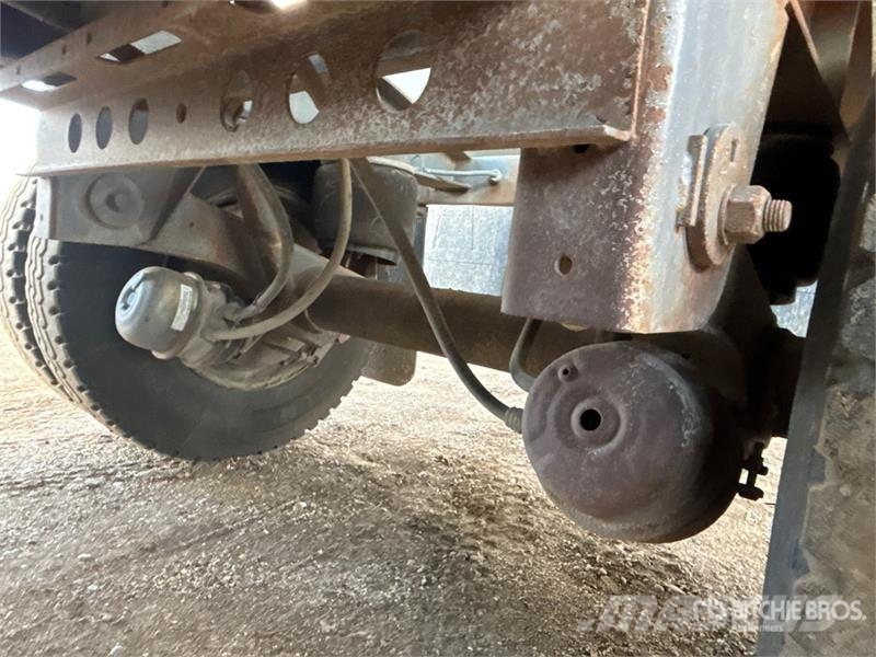 Doepker Super B-Train Grain Trailer مقطورة حبوب