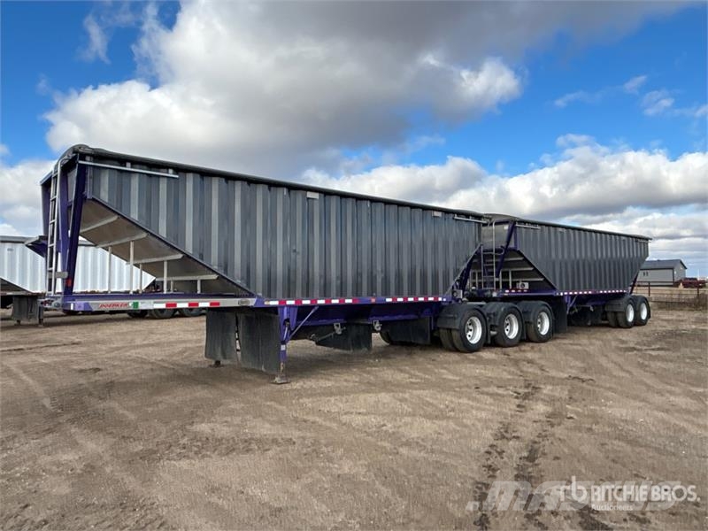 Doepker Super B-Train Grain Trailer Grain / Silage Trailers