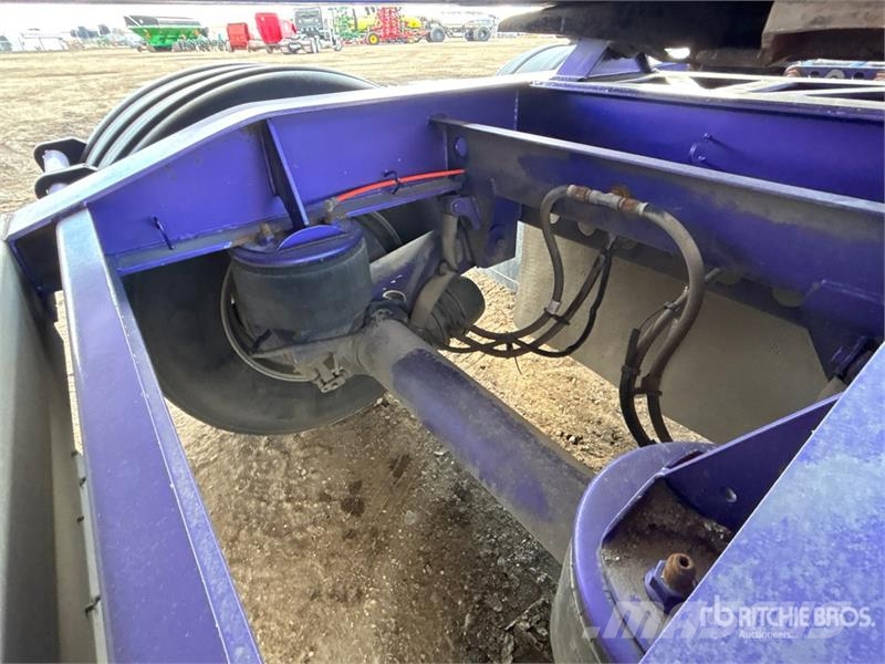 Doepker Super B-Train Grain Trailer Grain / Silage Trailers