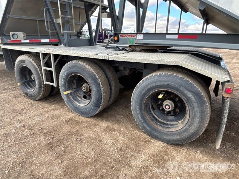 Doepker Super B-Train Grain Trailer مقطورة حبوب