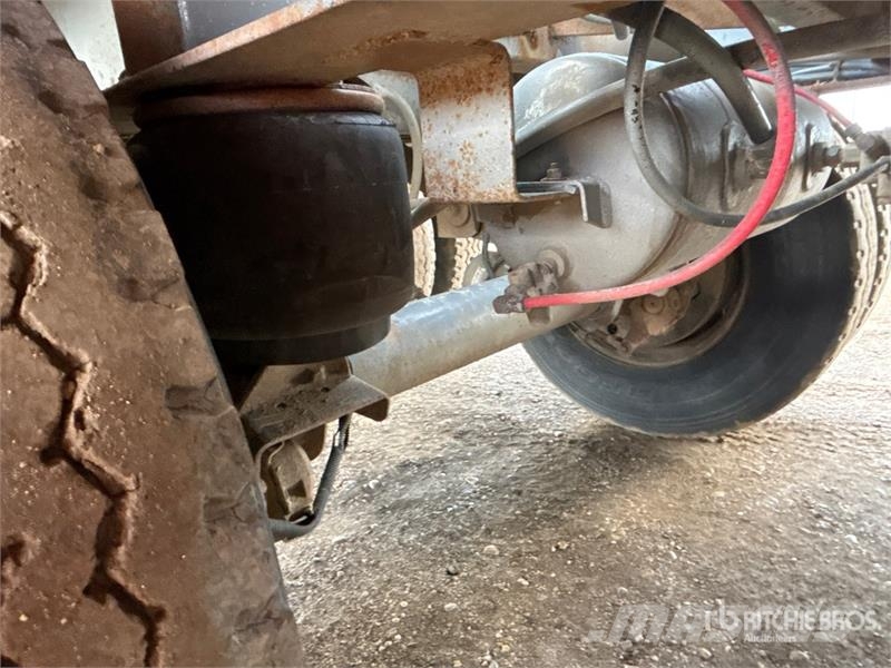 Doepker Super B-Train Grain Trailer مقطورة حبوب