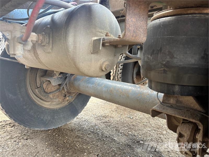 Doepker Super B-Train Grain Trailer مقطورة حبوب