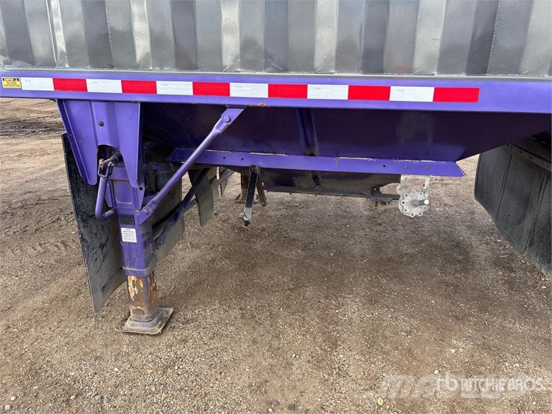 Doepker Super B-Train Grain Trailer Grain / Silage Trailers
