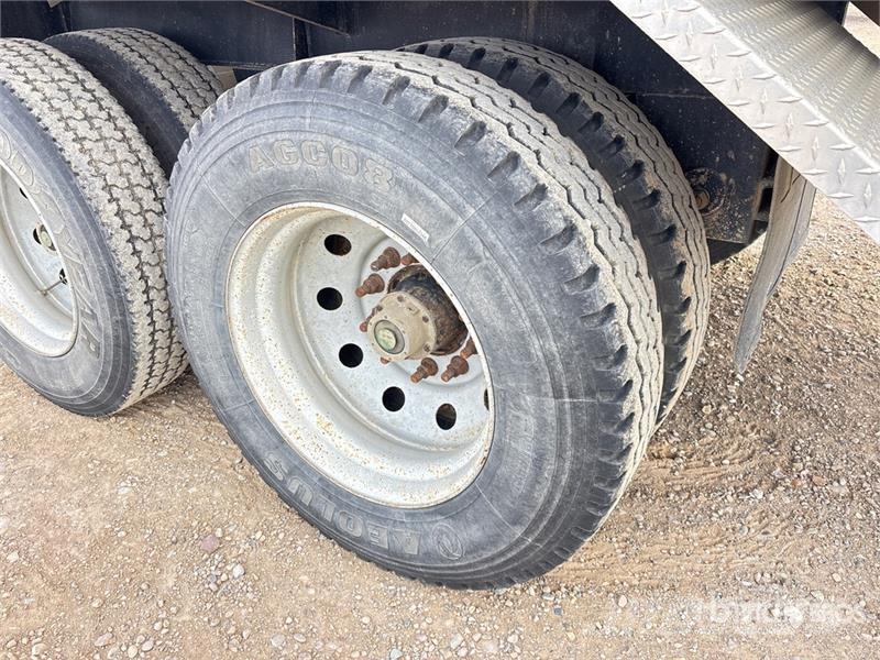 Doepker T/A Pup Grain Trailer مقطورة حبوب