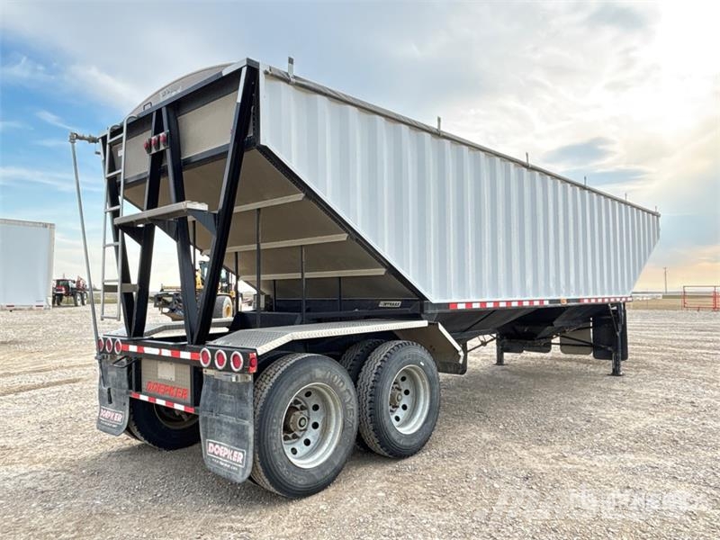 Doepker T/A Pup Grain Trailer مقطورة حبوب