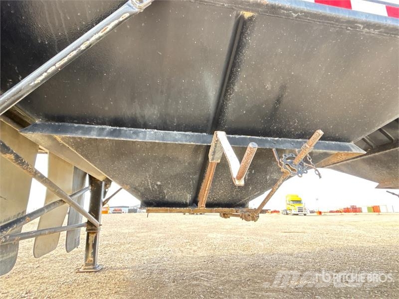 Doepker T/A Pup Grain Trailer مقطورة حبوب